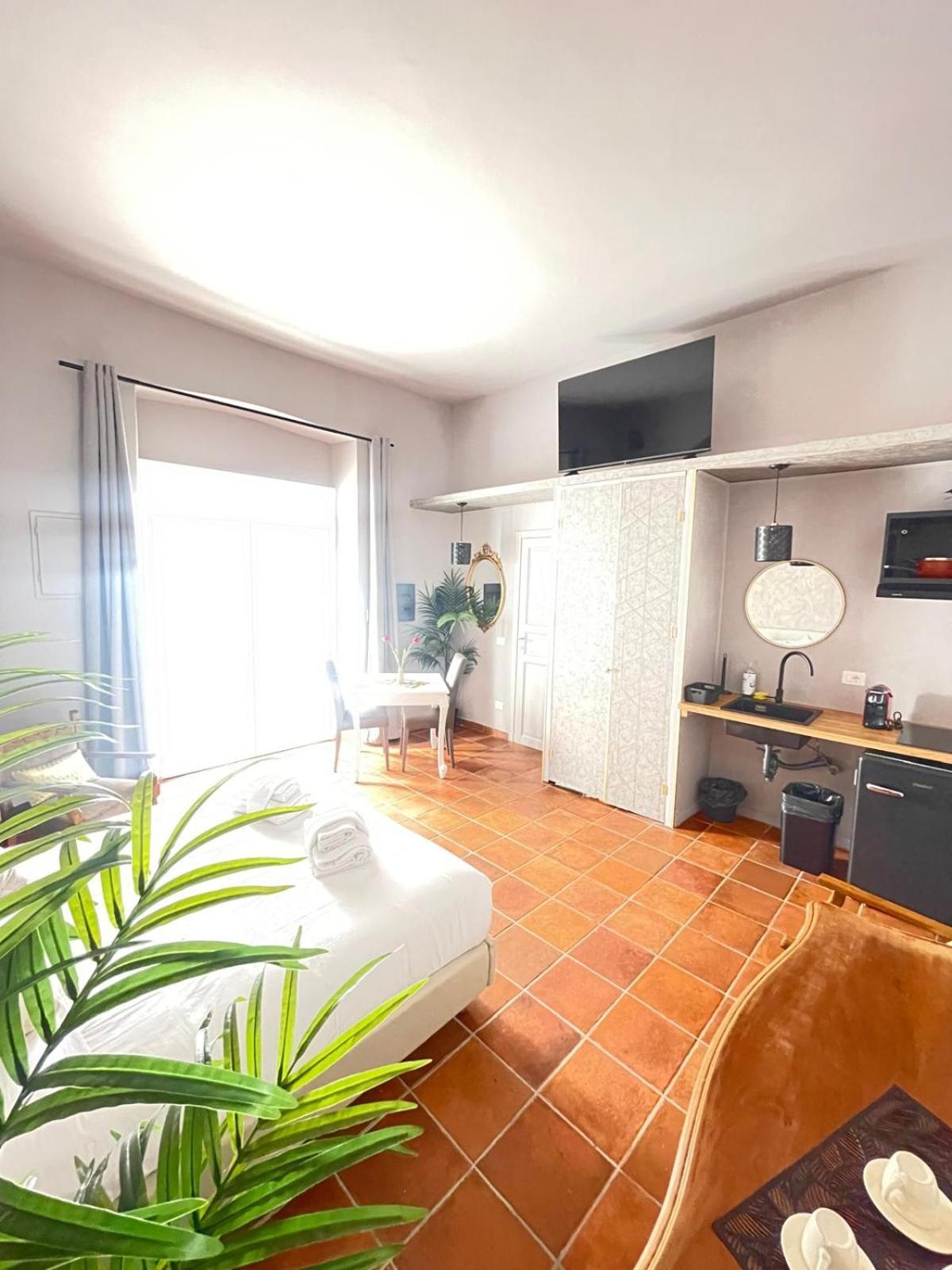 Lucilla'S Suite San Pietro Station โรม ภายนอก รูปภาพ