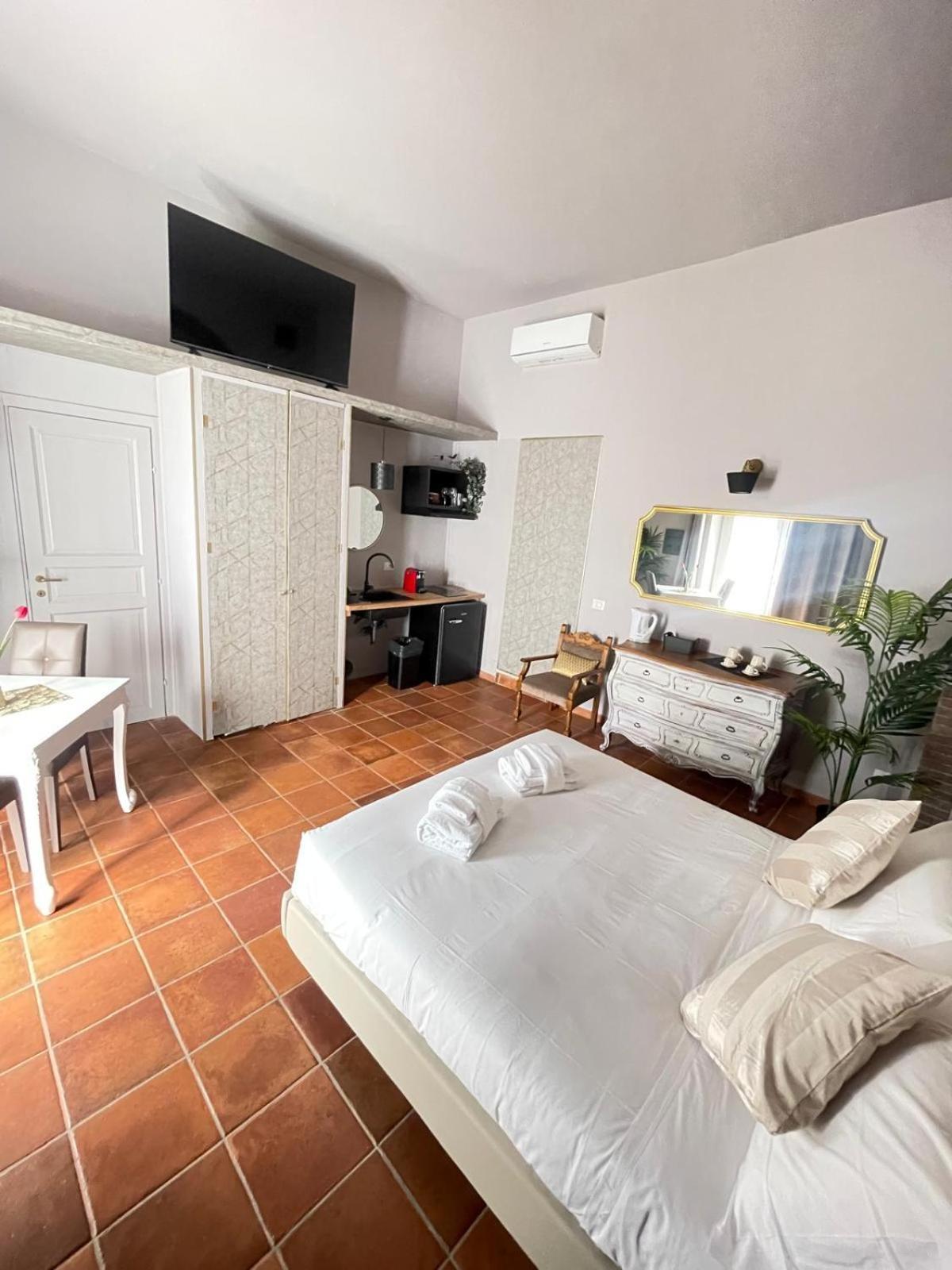 Lucilla'S Suite San Pietro Station โรม ภายนอก รูปภาพ